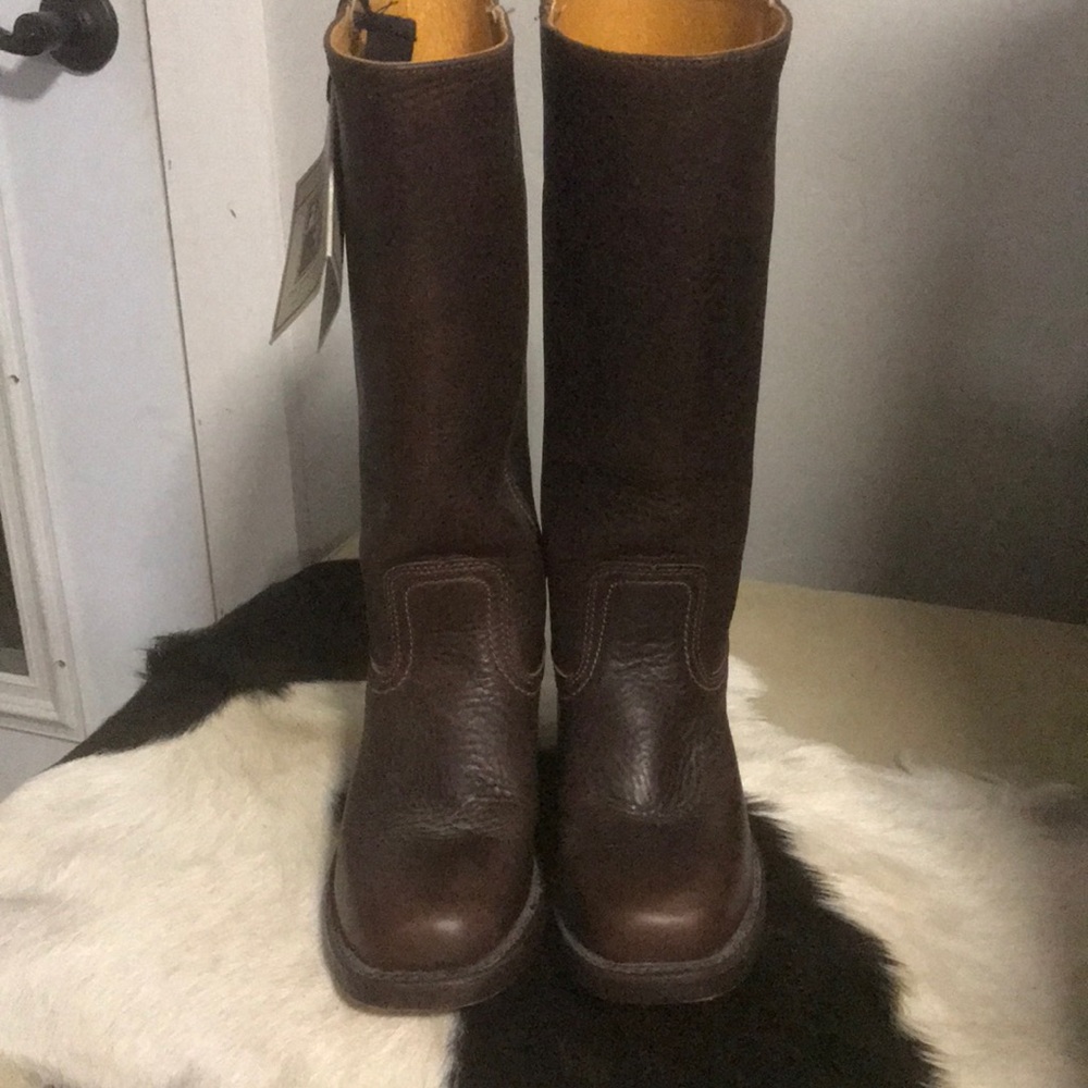 Women’s frye campus boot, new with tag 8M